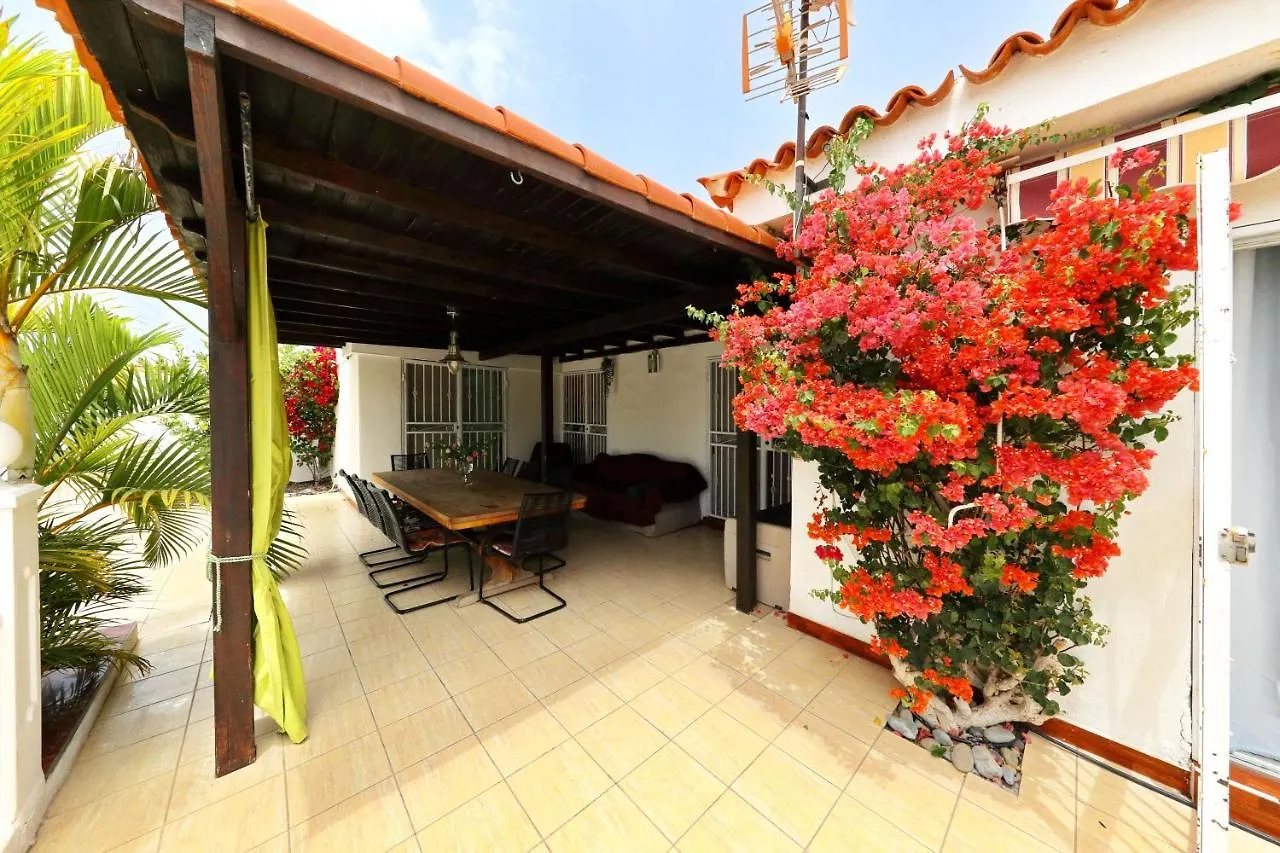 Villa Sofia In 칼라오살바헤